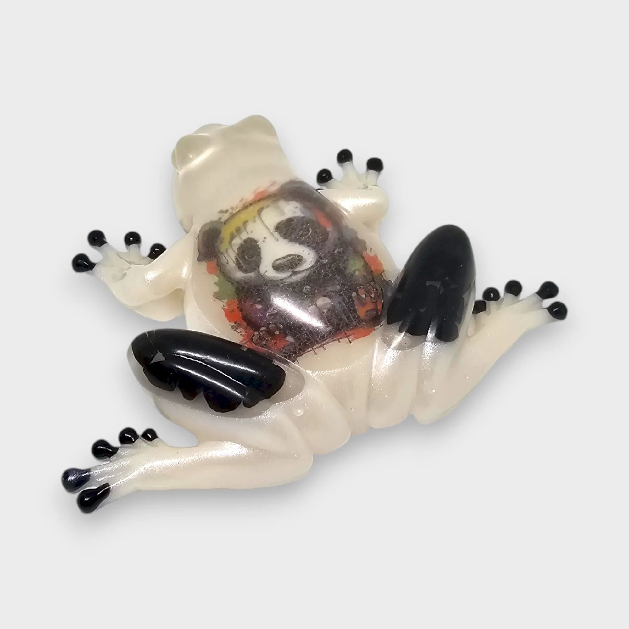 Grenouille avec Inclusion de Tourmaline Noire Motif Panda